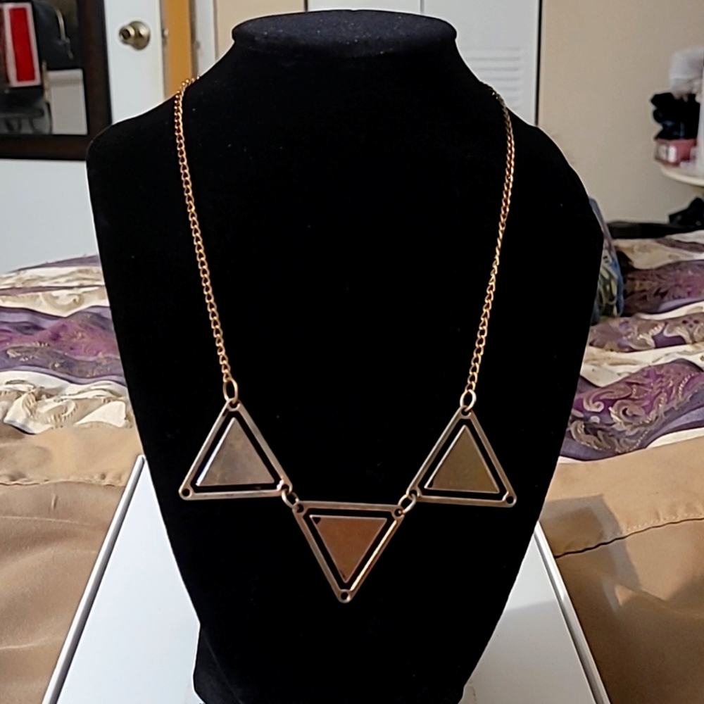 5/$25 Gold & black costume jewelry necklace